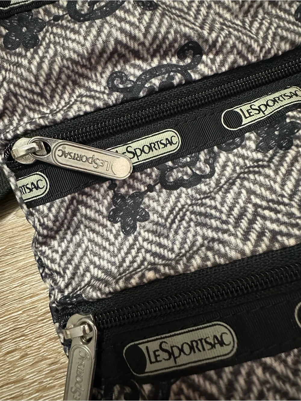 Lesportsac black white